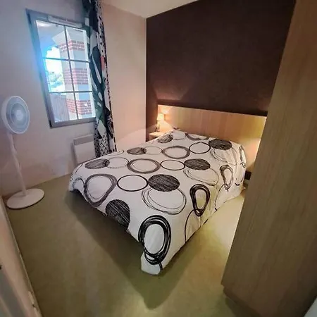 Dans Neuve - 5 Places Apartment