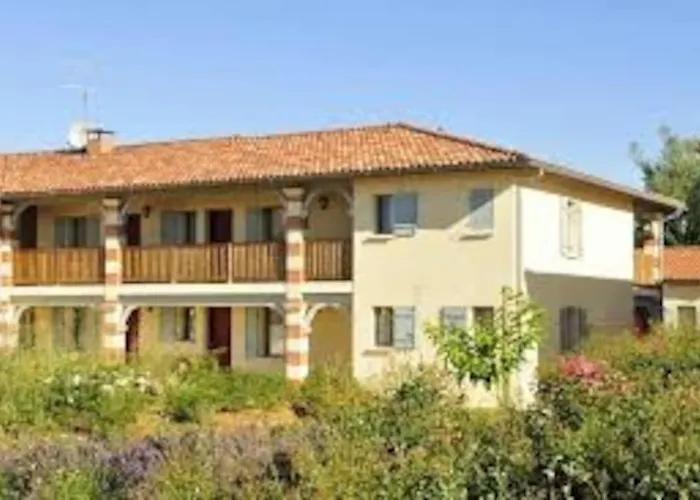 Dans Résidence Neuve - 5 Places * Nérac